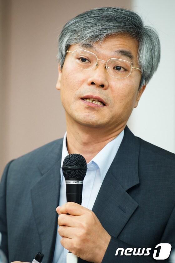 본문 이미지 - 김광수 김광수경제연구소 소장. 2012.5.25/뉴스1 © News1 유승관 기자