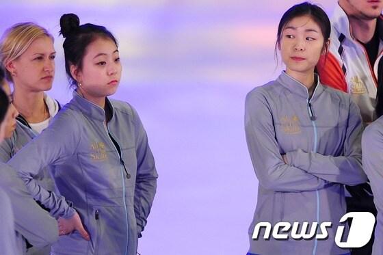 본문 이미지 - '피겨여왕' 김연아와 곽민정(왼쪽) © News1