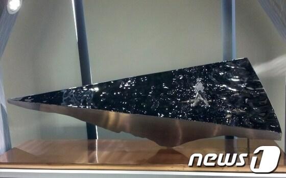 본문 이미지 - 김연 조각가의 '플래티넘 모멘트' © News1  