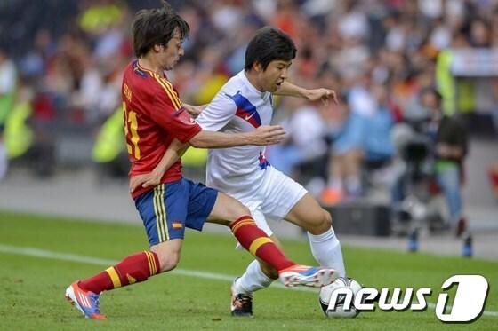 본문 이미지 - 한국 축구대표팀이 31일 스위스 베른에서 벌어진 A매치 스페인과의 평가전에서 1-4로 완패하며 초라한 성적표를 받아 들었다. © AFP=News1 