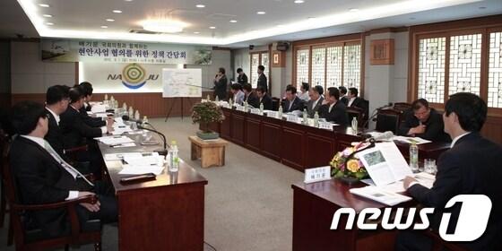 본문 이미지 - 전남 나주시가 1일 배기운 국회의원을 초청해 개최한 정책간담회 모습./사진제공=나주시 © News1 