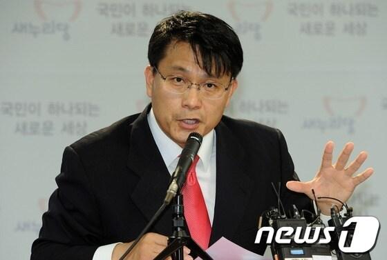 본문 이미지 - 윤상현 새누리당 의원 2012.6.17/뉴스1 © News1 이종덕 기자