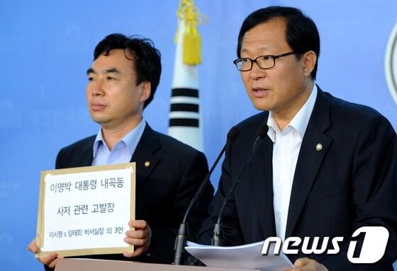 본문 이미지 -                                                                                                           문병호 민주통합당 의원(오른쪽). 2012.6.19/뉴스1 © News1 박정호 기자