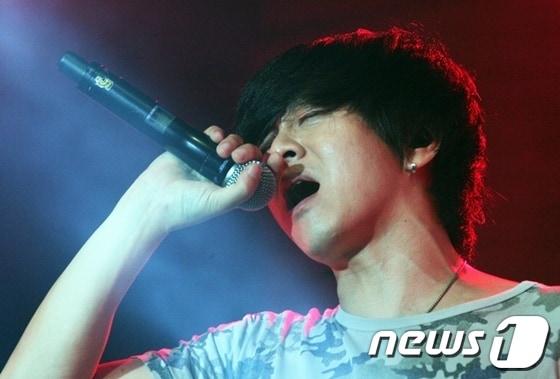 본문 이미지 - 윤도현밴드의 여수엑스포 공연장면/사진제공 =조직위원회© News1 