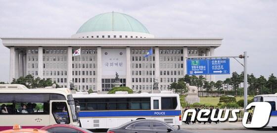 본문 이미지 - 국회의사당. /뉴스1 © News1 양동욱 기자
