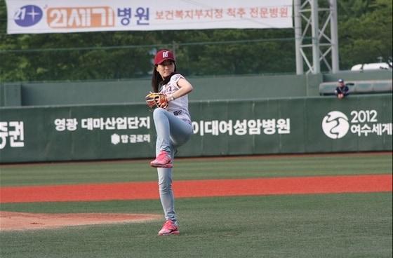 본문 이미지 - 시구하는 양소은 판사. (서울남부지법 홈페이지) © News1 