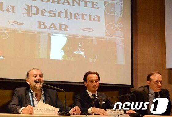 본문 이미지 - 28일 이탈리아관에서 피에몬테주 주정부 관계자들이 기자들을 대상으로 예술,문화, 쇼핑 등 피에몬테주 관광현황에 대해 설명하고 있다/  © News1 김상렬 기자  