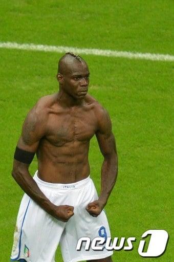 본문 이미지 - 이탈리아 대표팀 공격수 마리오 발로텔리. © AFP=News1 
