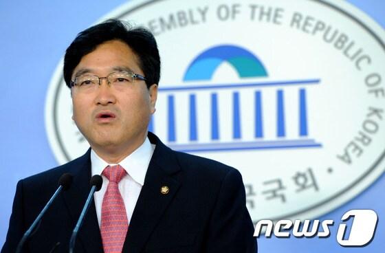 본문 이미지 - 민주통합당 우원식 원내대변인. 2012.6.6/뉴스1 © News1 박정호 기자