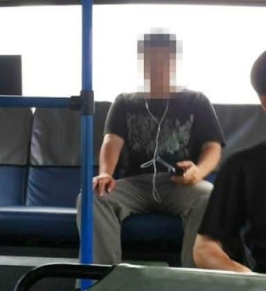 본문 이미지 - 인터넷에 올라온 '버스추행남' 사진 © News1 