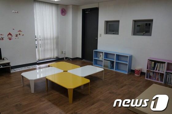 본문 이미지 - 직장맘지원센터 내의 '맘카페'. © News1  