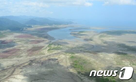 본문 이미지 - 바다에서 육지로 변한 새만금  관광단지 (자료사진) © News1   김춘상 기자