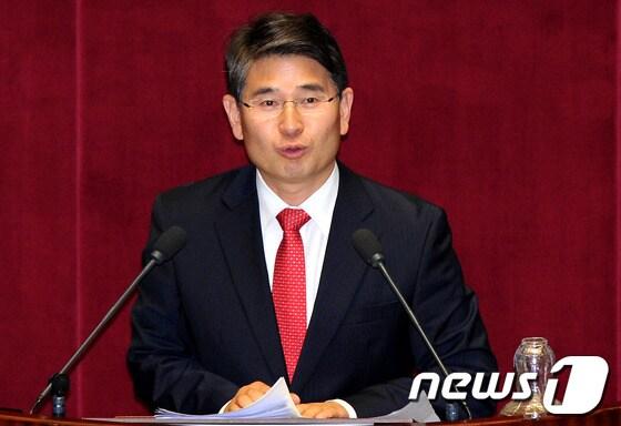 본문 이미지 - 김재윤 민주통합당 의원 2012.7.19/뉴스1 © News1   박정호 기자