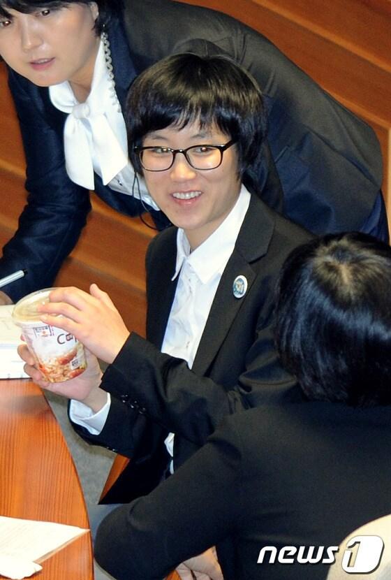 본문 이미지 - 장하나 민주통합당 . 2012.7.23/뉴스1 © News1 박정호 기자