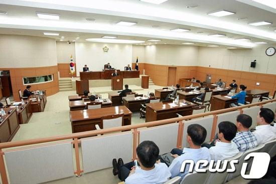 본문 이미지 - 지난 16일 열린 유성구의회 제183회 정례회 폐회모습 © News1 