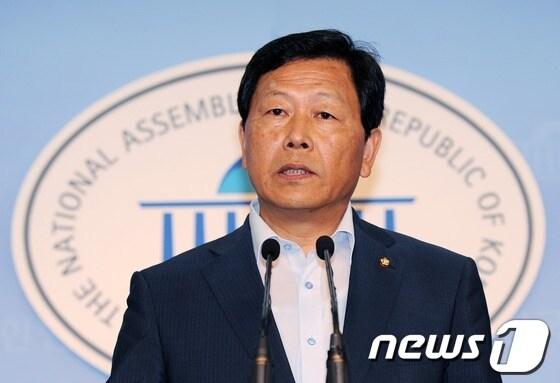 본문 이미지 -                                                                                      강동원 통합진보당 의원. /뉴스1 © News1 박철중 기자