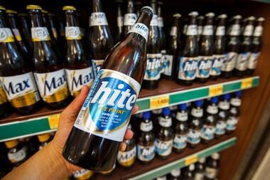 본문 이미지 - 서울시내 한 대형마트에 진열된 하이트진로 '하이트'. 2012.7.27/뉴스1 © News1   유승관 기자