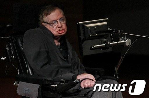 본문 이미지 - 스티븐 호킹 박사. © AFP=News1 