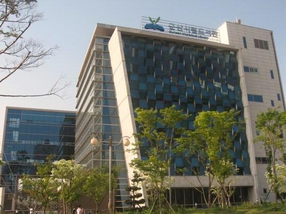 본문 이미지 - 군산시립도서관. © News1   김재수 