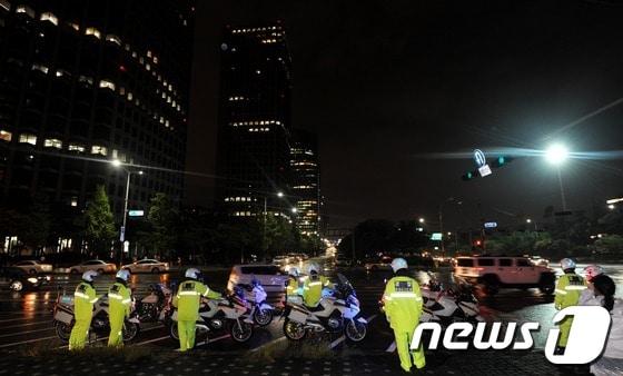 본문 이미지 - 대구경찰청과 대구자치경찰위원회는 어린이날을 맞아 폭주족(공동위험행위) 집중단속을 펼친다. 2012.8.14/뉴스1 자료 사진