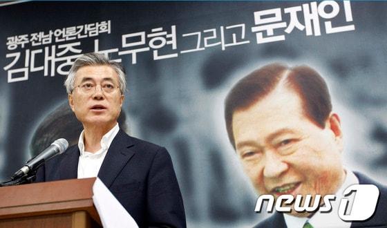 본문 이미지 - 20일 오전 문재인 민주통합당 대선 경선 후보가 광주시의회에서 광주 전남 언론감담회를 하고 있다. (문재인후보 캠프제공) 2012.8.20/뉴스1 © News1 김보영 