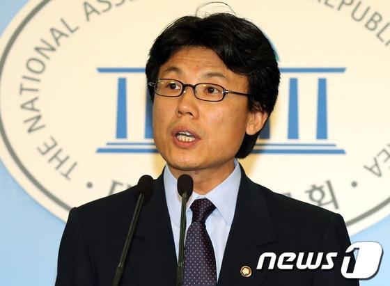 본문 이미지 - 진성준 민주통합당 의원. 2012.8.21/뉴스1 © News1 이종덕 기자