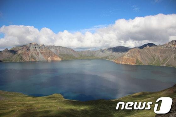 본문 이미지 - 백두산 천지 © News1   이준규 기자