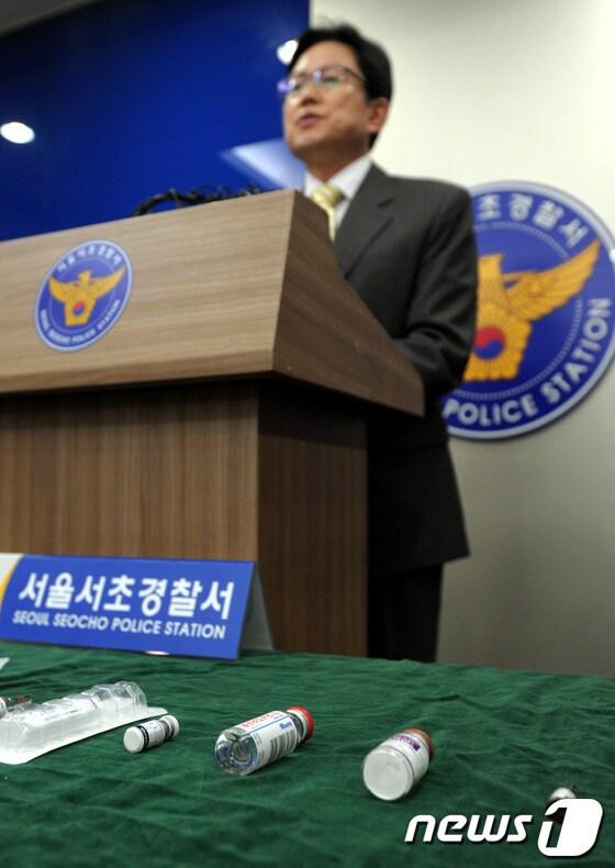 본문 이미지 - 8일 오후 서울 서초경찰서에서 안상길 강력계장이 산부인과 의사 사체유기 사건에 대한 수사발표를 하고 있다. 2012.8.8/뉴스1 © News1 안은나 인턴기자