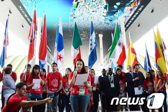본문 이미지 - 지난 6월 23일 오전 여수엑스포 '엑스포 디지털 갤러리'에서 '스페인어의 날' 기념 행사가 우루과이,아르헨티나 등 스페인어권 정부대표, 등 관계자들이 참석한 가운데 열렸다. 이 행사는 스페인어권 문화를 알리기 위하여 매년 여름에 전세계에서 동시에 개최된다/© News1김상렬 기자 
