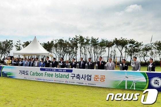 본문 이미지 - 제주도는 10일 ‘가파도 탄소없는 섬 구축사업’을 마무리해 가파도 풍력발전 부지에서 기념식을 열었다. © News1 한종수 기자 