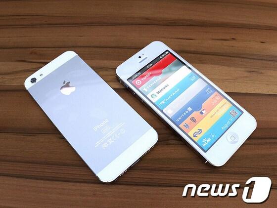 본문 이미지 - IT전문 블로그 기즈모도에 공개된 아이폰5(사진=기즈모도) © News1  
