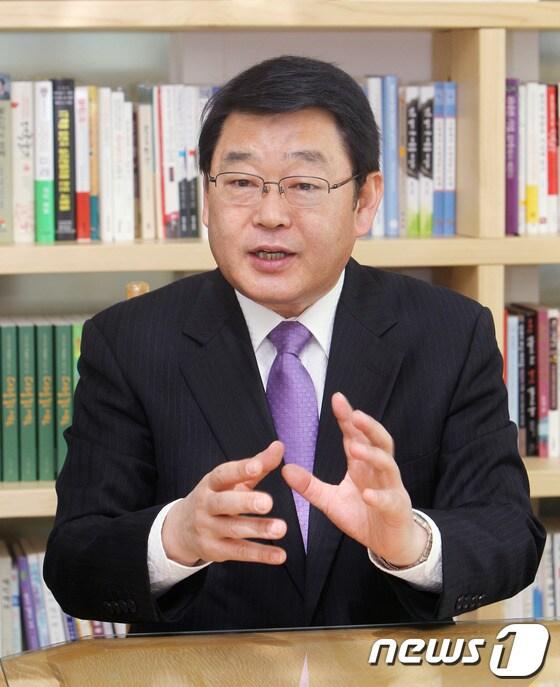 본문 이미지 - 새누리당 박성효 대전시당위원장이 24일 뉴스 1과 회견하고 있다.© News1 