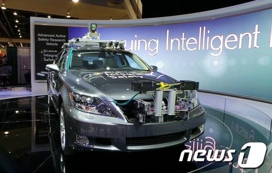 본문 이미지 - 토요타가 CES2013을 통해 선보인 무인자동차© News1 서영진 기자