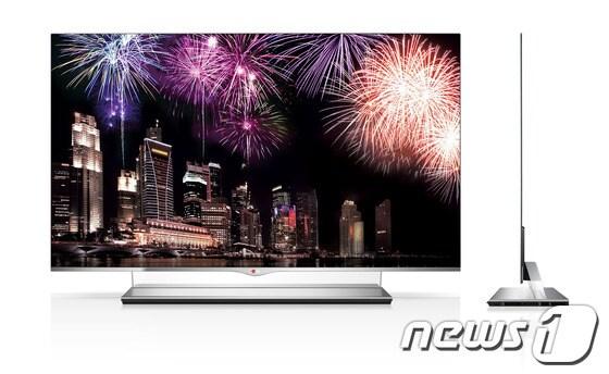 본문 이미지 - LG전자가 2일 세계 최초로 출시한 55형 올레드TV(모델명: 55EM9700) 제품사진.(사진=LG전자)© News1  