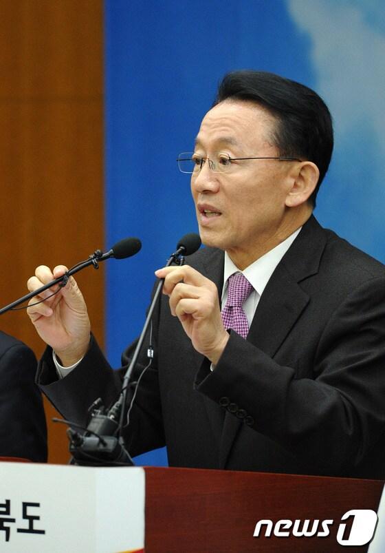 본문 이미지 -                                       김완주  전북도지사. (뉴스1 자료사진) © News1   김대웅 기자