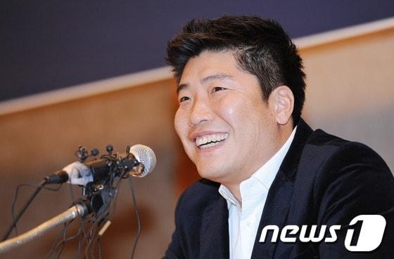 본문 이미지 - '호타준족'의 대명사로 이름을 날렸던 박재홍 MBC스포츠플러스 해설위원. © News1   손형주 기자