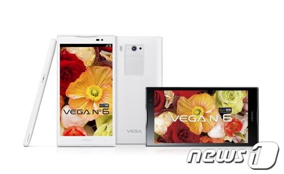 본문 이미지 - 팬택이 처음으로 국내 시장에 선보인 풀HD 스마트폰 '베가 넘버6'.(사진=팬택)© News1  
