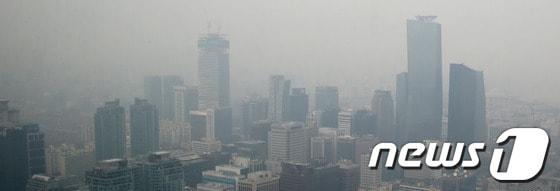 본문 이미지 - 안개 속 여의도 증권가. /뉴스1 DB.