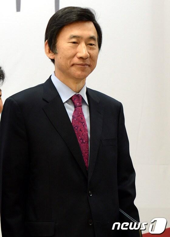 본문 이미지 -                                                                                       윤병세 외교부장관 내정자  2013.1.6/뉴스1 © News1 사진공동취재단