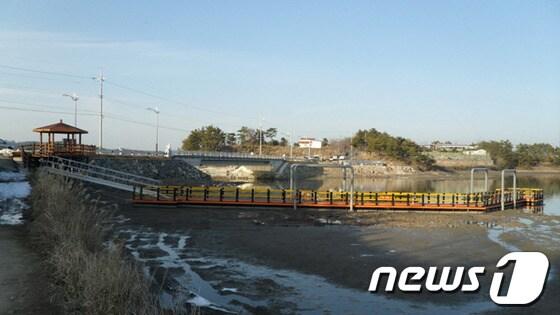 본문 이미지 - 7일 준공된 사천시 서포면 비토 갯벌복원사업장 전경.(사천시 제공)© News1 