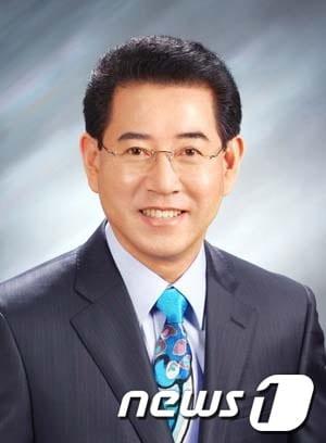 본문 이미지 - 9일 민주통합당 문희상 비상대책위원장은 사무총장에 김영록 의원을 내정했다. 2013.1.9/뉴스1 © News1 박세연 기자