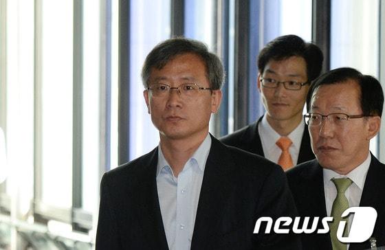 본문 이미지 - 길태기 대검 차장검사가 지난 1일 오후 서울 서초동 대검찰청에서 점심식사를 위해 식당으로 이동하고 있다. © News1 양동욱 기자