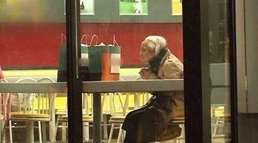 본문 이미지 - &#39;맥도날드 할머니&#39;로 유명한 고 권하자 할머니&#40;73&#41;. © News1 