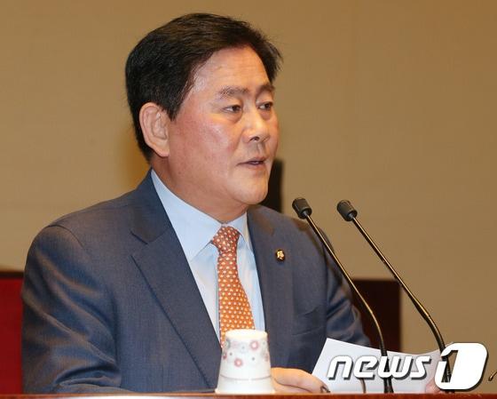 본문 이미지 - 최경환 새누리당 원내대표. 2013.10.10/뉴스1 © News1   송원영 기자