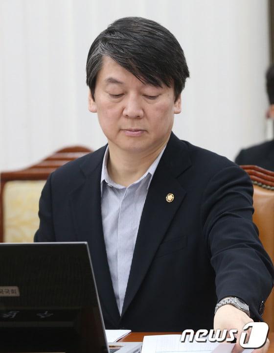 본문 이미지 - 안철수 무소속 의원. 2013.10.10/뉴스1 © News1   송원영 기자