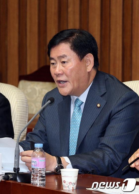 본문 이미지 - 최경환 새누리당 원내대표. /뉴스1 © News1 허경 기자