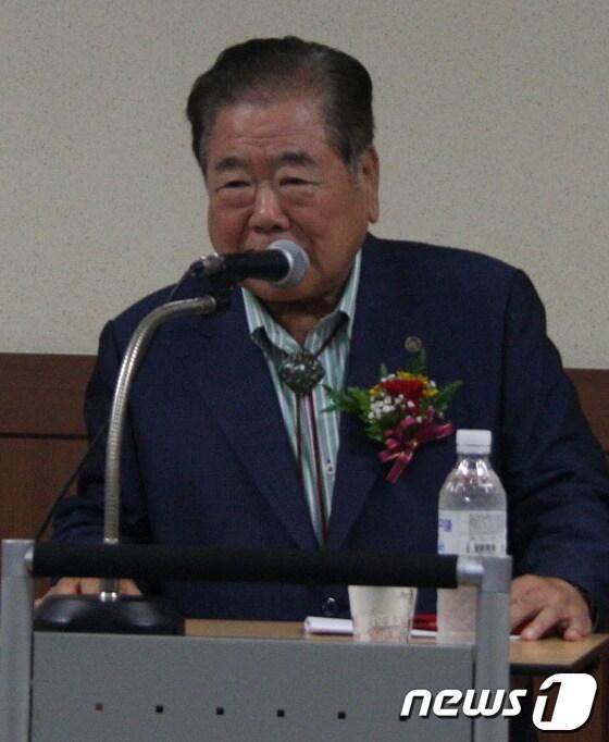 본문 이미지 - 정영호 단국대 석좌교수가 10일, 단양평생학습센터에서 열린 &#39;온달장군 학술대회&#39;에서 주제 발표를 하고 있는 모습. © News1 목성균 기자