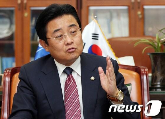 본문 이미지 - 민주당 전병헌 원내대표 인터뷰. 2013.10.11/뉴스1 © News1   허경 기자