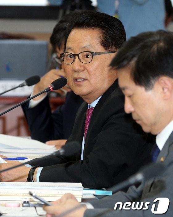 본문 이미지 - 박지원 민주당 전 원내대표..2013.10.14/뉴스1 © News1 허경 기자