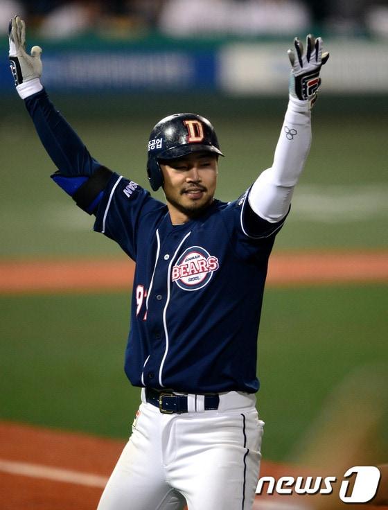 본문 이미지 - 두산 베어스 내야수 오재원이 1억7000만원에 2014년도 연봉 계약을 체결했다.  © News1   박정호 기자